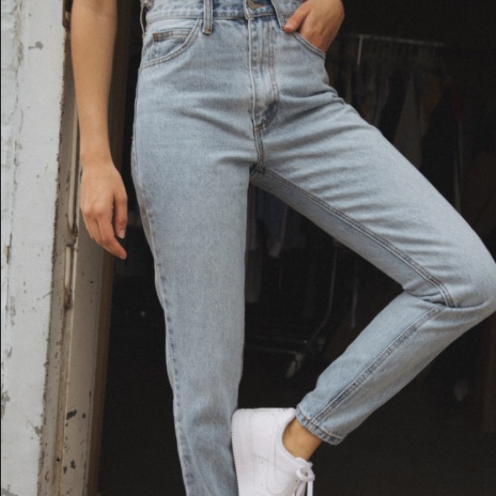 Brandy Melville Jane Light Wash Jeans Size Small